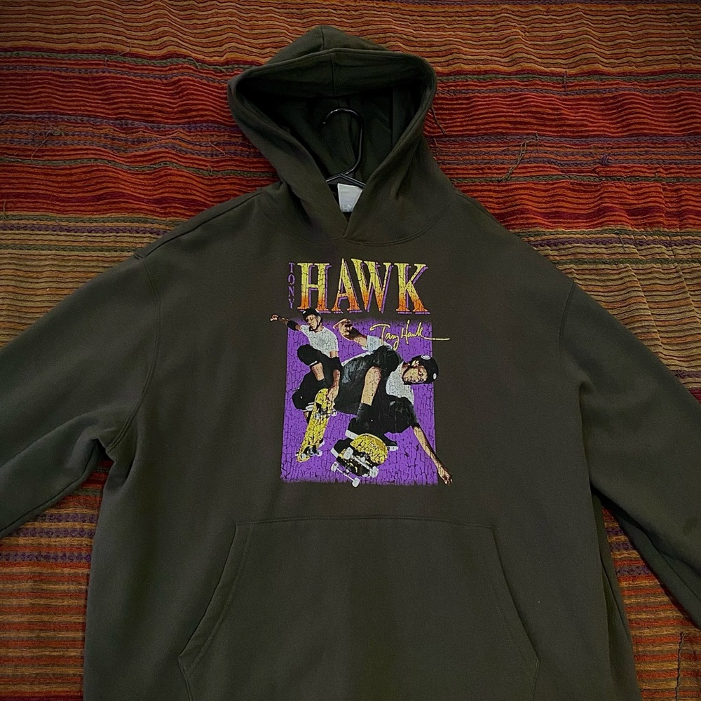 Men’s Old Navy Tony Hawk Graphic Hoodie
